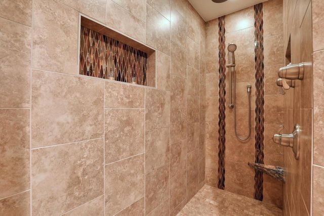 13865 W Linfield DRIVE, New Berlin, WI 53151