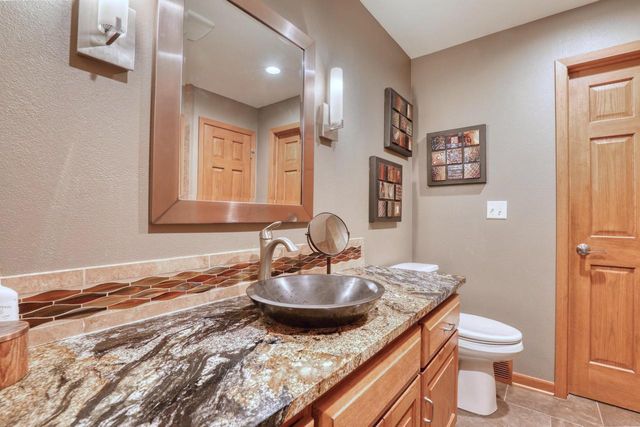 13865 W Linfield DRIVE, New Berlin, WI 53151