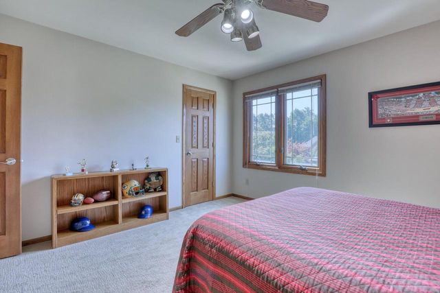 13865 W Linfield DRIVE, New Berlin, WI 53151