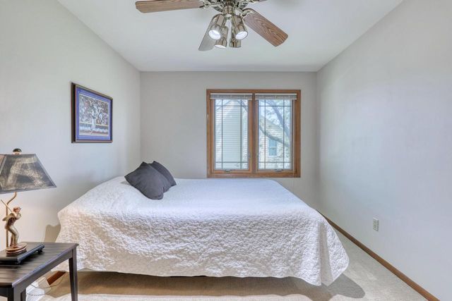 13865 W Linfield DRIVE, New Berlin, WI 53151