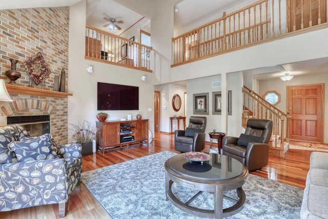 13865 W Linfield DRIVE, New Berlin, WI 53151