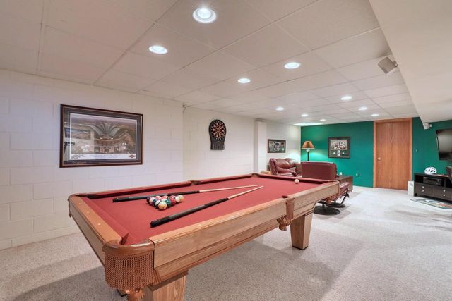 13865 W Linfield DRIVE, New Berlin, WI 53151