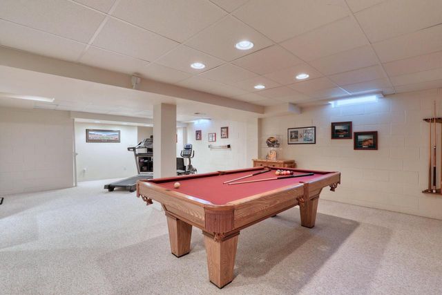 13865 W Linfield DRIVE, New Berlin, WI 53151