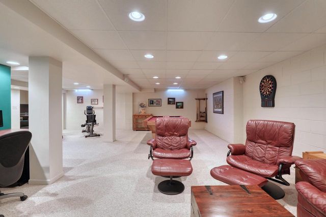 13865 W Linfield DRIVE, New Berlin, WI 53151