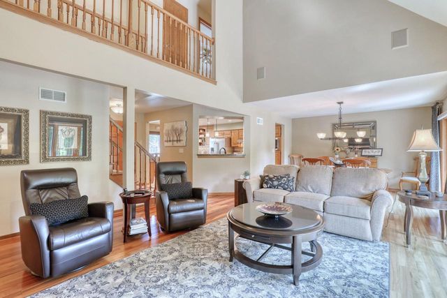 13865 W Linfield DRIVE, New Berlin, WI 53151