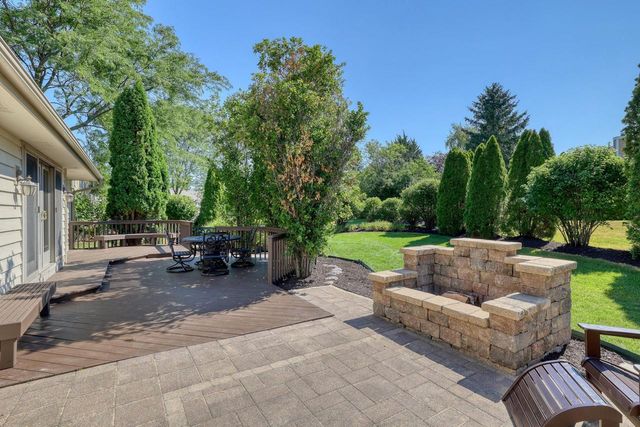 13865 W Linfield DRIVE, New Berlin, WI 53151