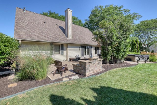 13865 W Linfield DRIVE, New Berlin, WI 53151
