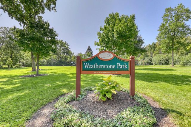 13865 W Linfield DRIVE, New Berlin, WI 53151