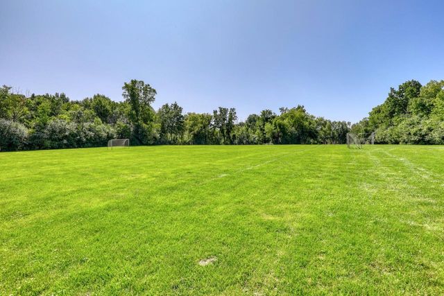 13865 W Linfield DRIVE, New Berlin, WI 53151