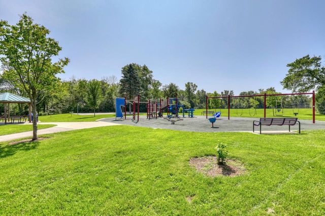 13865 W Linfield DRIVE, New Berlin, WI 53151