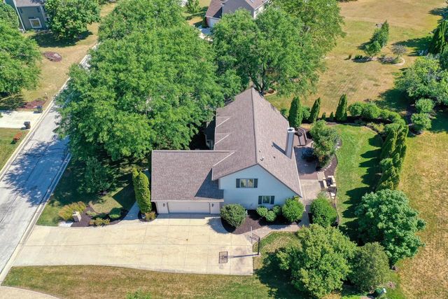 13865 W Linfield DRIVE, New Berlin, WI 53151