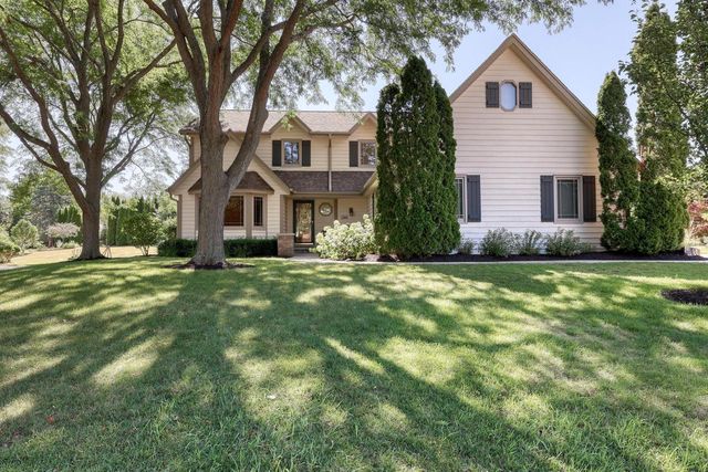 13865 W Linfield DRIVE, New Berlin, WI 53151