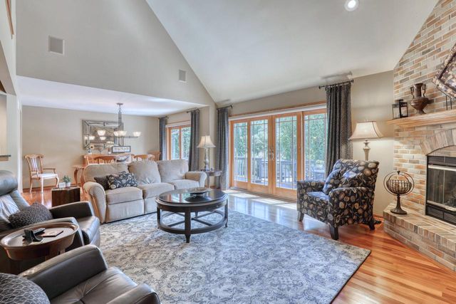 13865 W Linfield DRIVE, New Berlin, WI 53151