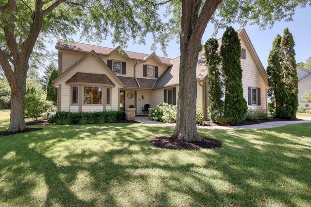 13865 W Linfield DRIVE, New Berlin, WI 53151