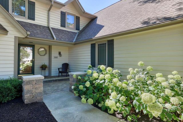 13865 W Linfield DRIVE, New Berlin, WI 53151