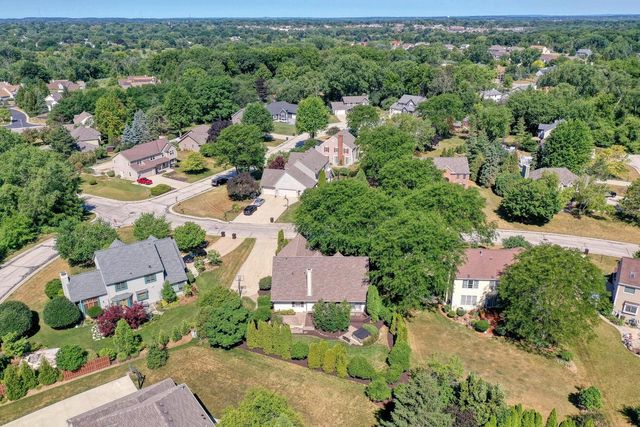 13865 W Linfield DRIVE, New Berlin, WI 53151