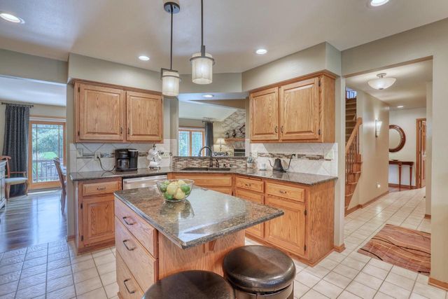 13865 W Linfield DRIVE, New Berlin, WI 53151