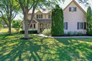 13865 W Linfield DRIVE, New Berlin, WI 53151
