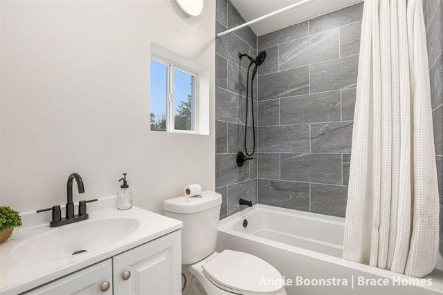 267 Center Street, Coopersville, MI 49404