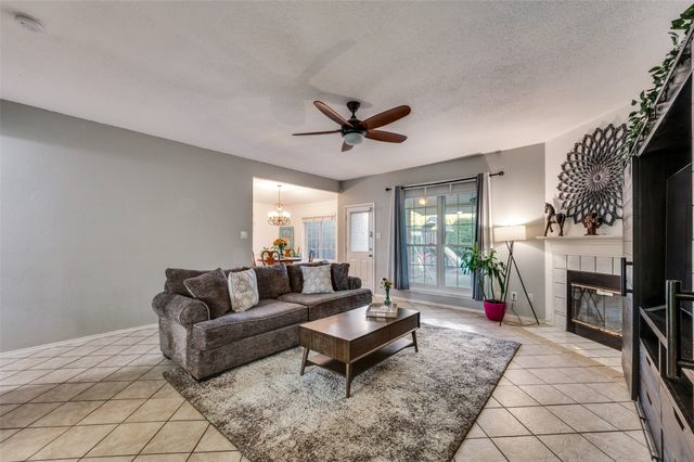 7125 Woodhinge Drive, Benbrook, TX 76126