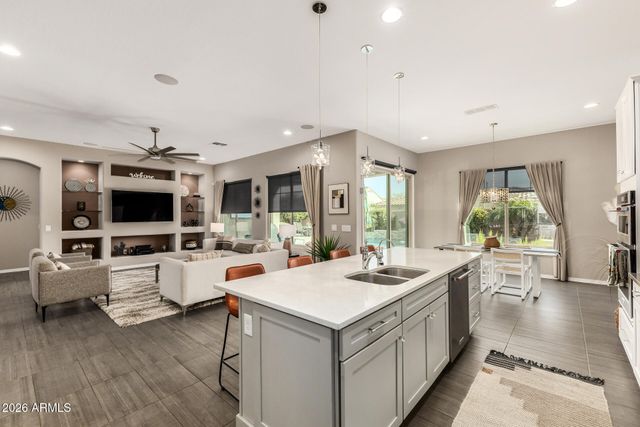 10901 E TARRAGON Avenue, Mesa, AZ 85212