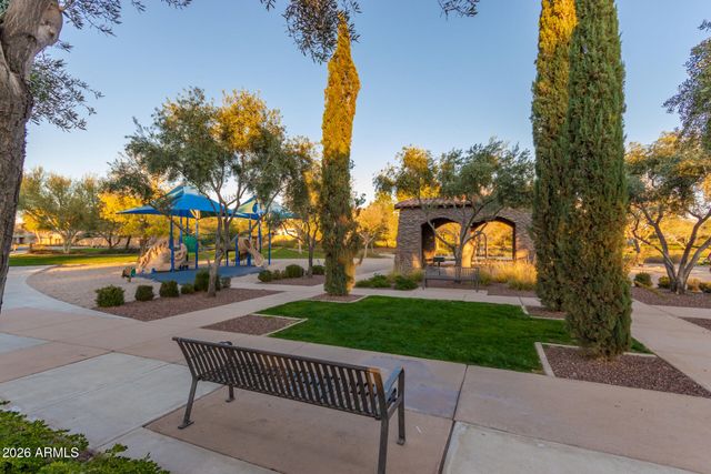 10901 E TARRAGON Avenue, Mesa, AZ 85212