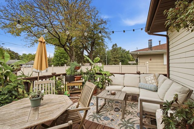 1016 Jackson Street S, Shakopee, MN 55379