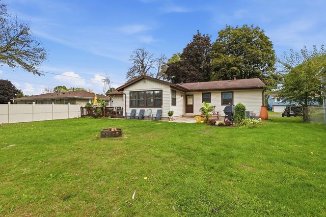 1016 Jackson Street S, Shakopee, MN 55379
