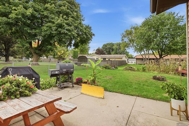 1016 Jackson Street S, Shakopee, MN 55379