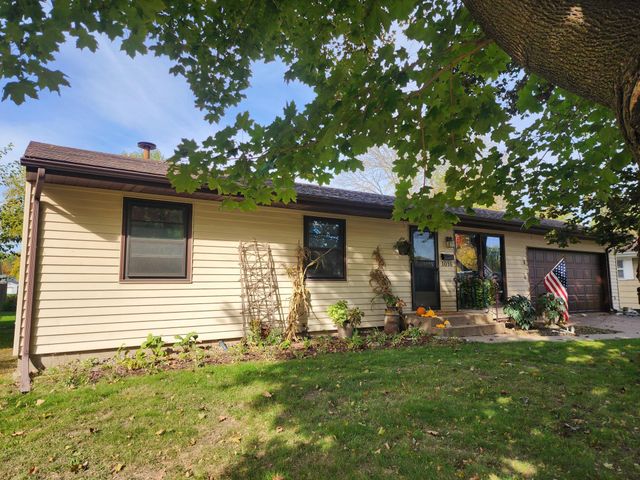 1016 Jackson Street S, Shakopee, MN 55379