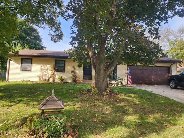 1016 Jackson Street S, Shakopee, MN 55379