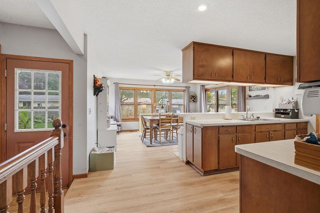 1016 Jackson Street S, Shakopee, MN 55379