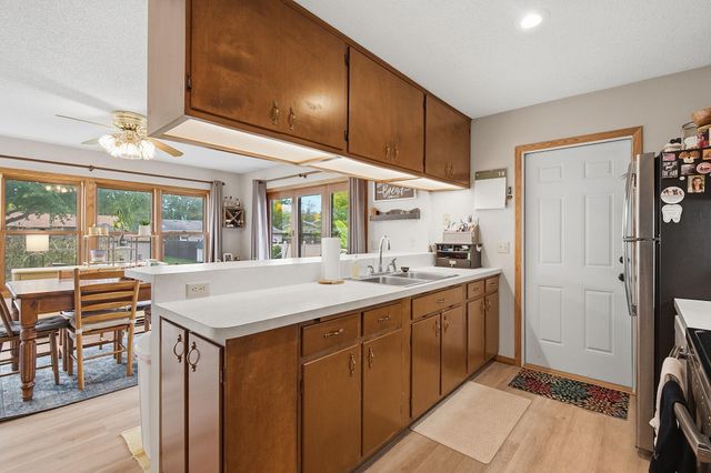 1016 Jackson Street S, Shakopee, MN 55379