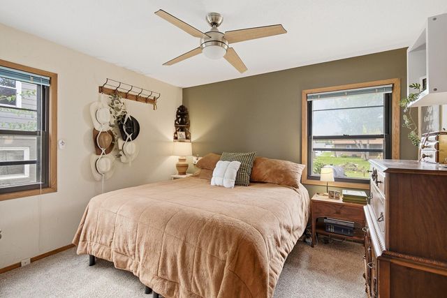 1016 Jackson Street S, Shakopee, MN 55379
