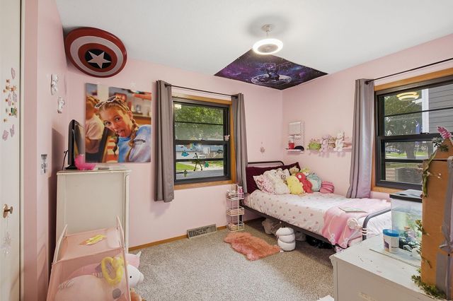 1016 Jackson Street S, Shakopee, MN 55379