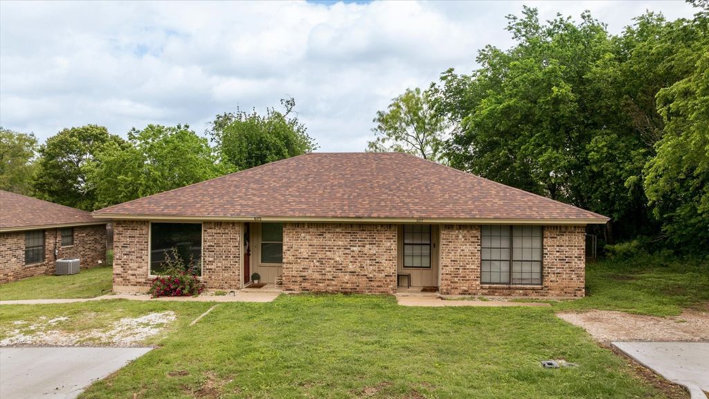 605-607 Clay Street, Glen Rose, TX 76043
