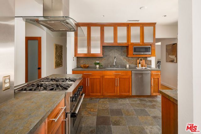 1414 Bay Street, Santa Monica, CA 90405
