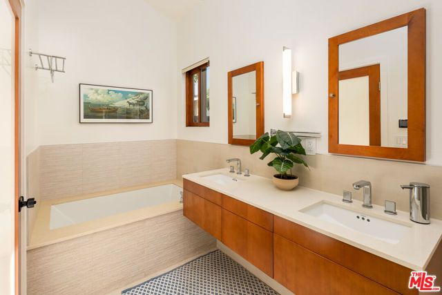 1414 Bay Street, Santa Monica, CA 90405