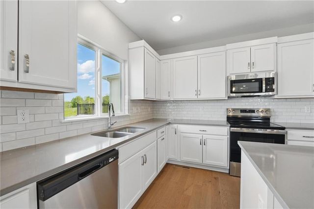 780 Creekmoor Drive, Raymore, MO 64083