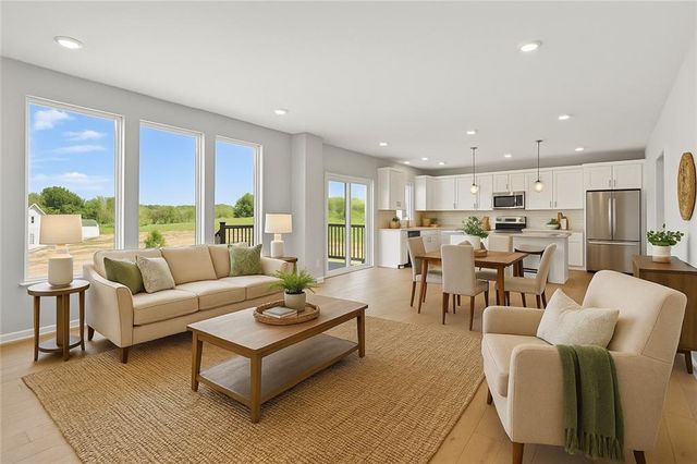 780 Creekmoor Drive, Raymore, MO 64083