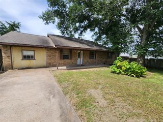 921 E 3rd Street, Bellville, TX 77418