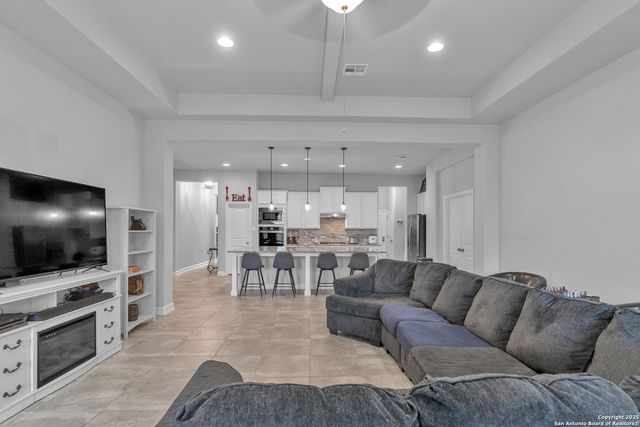 1611 Snowy Owl, San Antonio, TX 78245