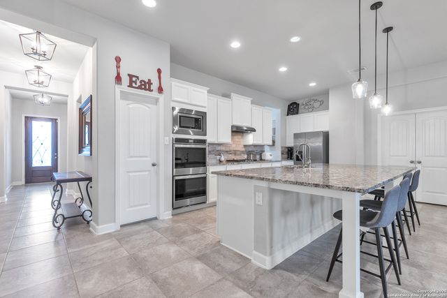 1611 Snowy Owl, San Antonio, TX 78245