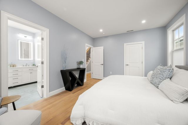 669 Boylston St 669, Newton, MA 02459