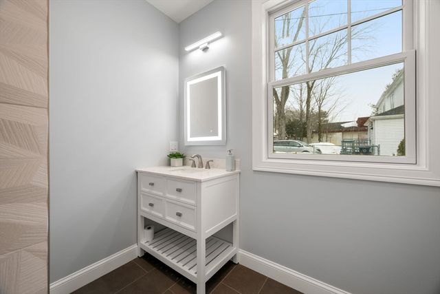 669 Boylston St 669, Newton, MA 02459