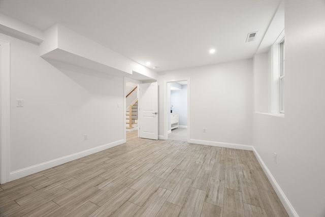 669 Boylston St 669, Newton, MA 02459