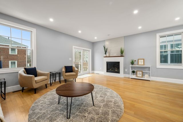 669 Boylston St 669, Newton, MA 02459