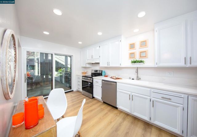 600 Terra California Dr 4, Walnut Creek, CA 94595