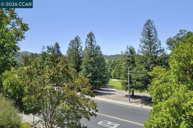 600 Terra California Dr 4, Walnut Creek, CA 94595