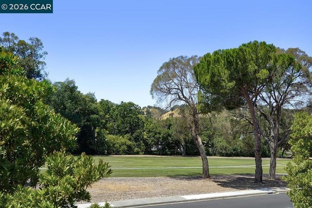 600 Terra California Dr 4, Walnut Creek, CA 94595